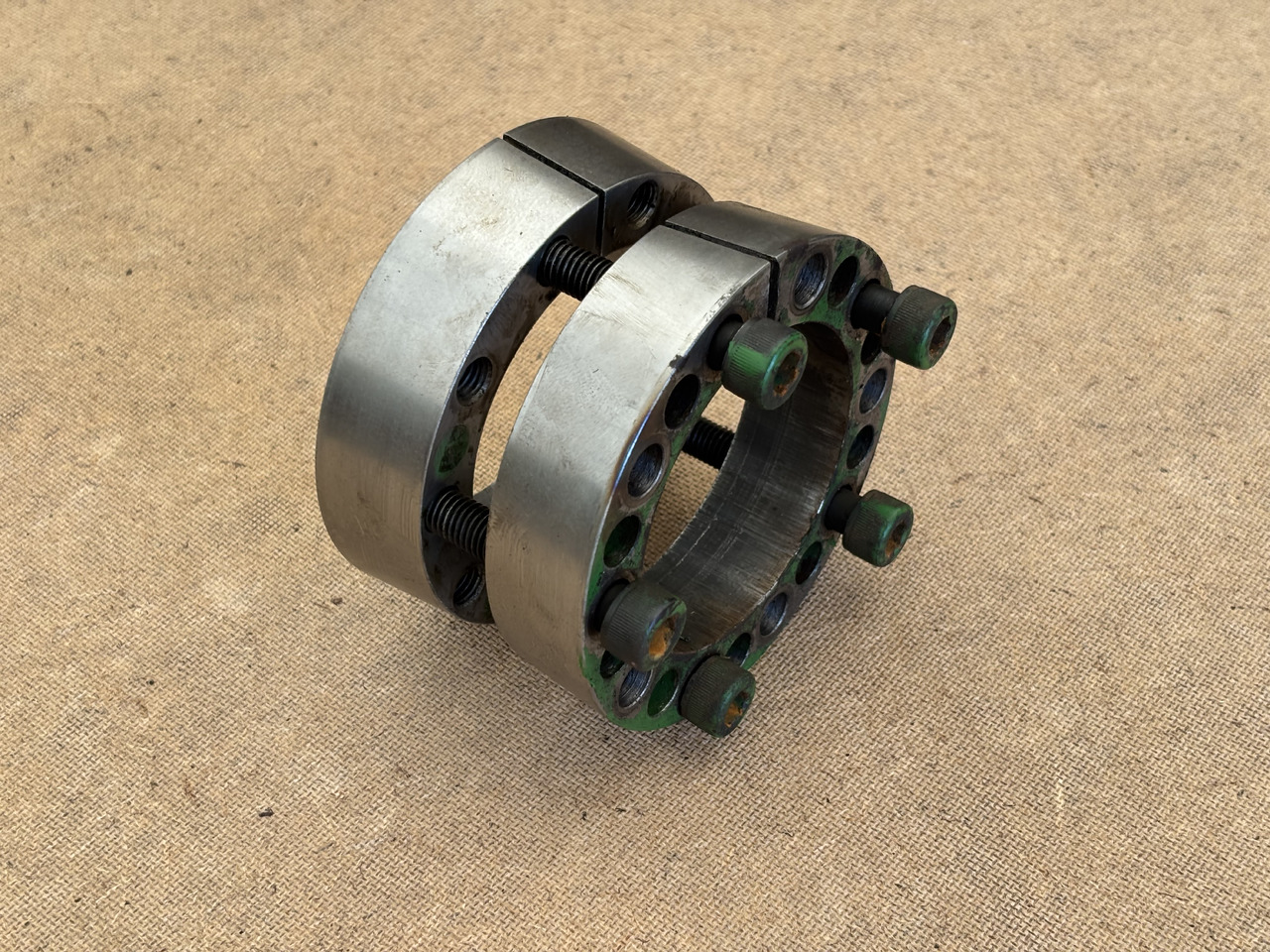 John Deere 8200 8400 8600 9600 Piasta koła pasowego głowicy tnącej AZ103733 - Bucelë rrote për Makineri bujqësore: foto 1 John Deere 8200 8400 8600 9600 Piasta koła pasowego głowicy tnącej AZ103733 - Bucelë rrote për Makineri bujqësore: foto 1