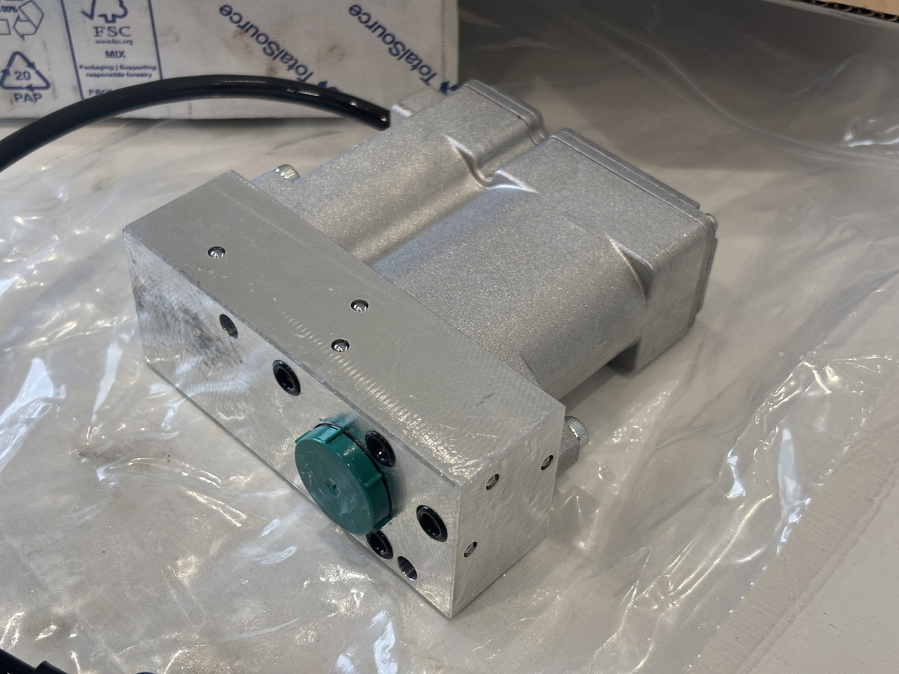 MERLO Cewka Elektrozawór Wysuwu Ramienia 086555 - Valvula hidraulike për Pajisje për trajtimin e materialeve: foto 2 MERLO Cewka Elektrozawór Wysuwu Ramienia 086555 - Valvula hidraulike për Pajisje për trajtimin e materialeve: foto 2