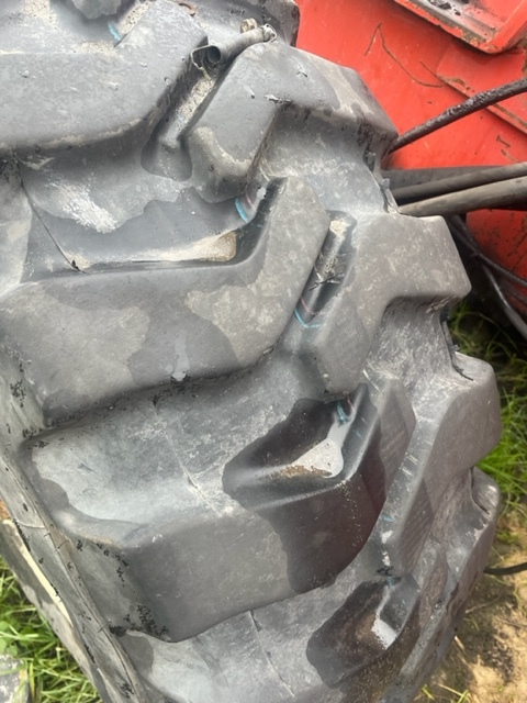 Manitou koła Felgi 20 cali Manitou - Bandazh për Makineri bujqësore: foto 2 Manitou koła Felgi 20 cali Manitou - Bandazh për Makineri bujqësore: foto 2