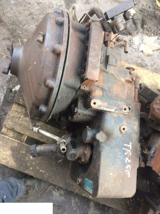 Matbro Tr 250 skrzynia Clark Hurth 1106Fmt12 - Kutia e marsheve për Ekskavator teleskopik: foto 2 Matbro Tr 250 skrzynia Clark Hurth 1106Fmt12 - Kutia e marsheve për Ekskavator teleskopik: foto 2