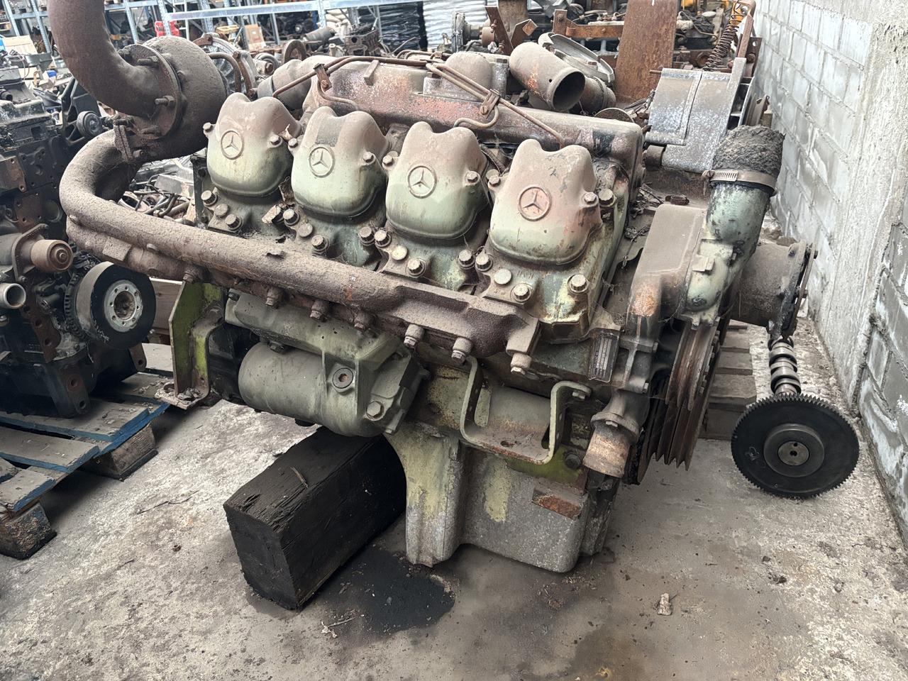 Mercedes OM422A OM 422A 422.901 Silnik Słupek Blok Koło Zamachowe Wał Korbowy Miska CZĘŚCI - Volanti për Makineri bujqësore: foto 1 Mercedes OM422A OM 422A 422.901 Silnik Słupek Blok Koło Zamachowe Wał Korbowy Miska CZĘŚCI - Volanti për Makineri bujqësore: foto 1