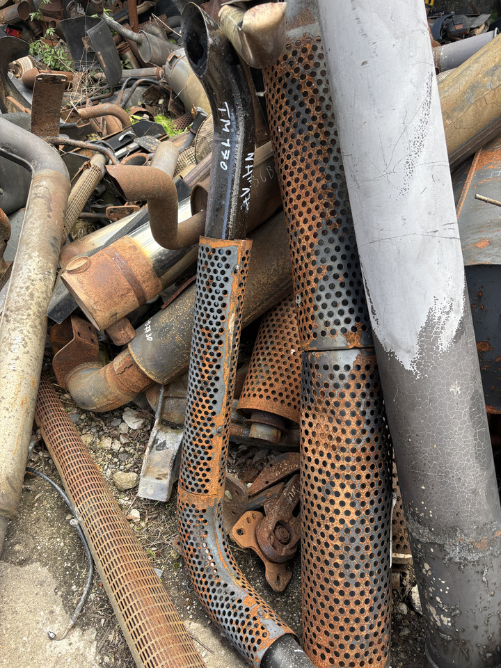 New Holland TM130 TM175 TM190 - tłumik wydech 82022974 - Marmita për Makineri bujqësore: foto 1 New Holland TM130 TM175 TM190 - tłumik wydech 82022974 - Marmita për Makineri bujqësore: foto 1