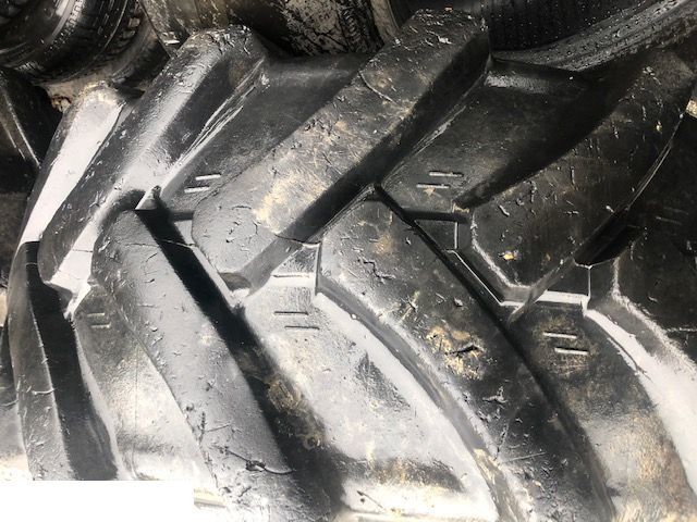 Opona Terex - 405/70 r20 - Gomë për Makineri ndërtimi: foto 2 Opona Terex - 405/70 r20 - Gomë për Makineri ndërtimi: foto 2