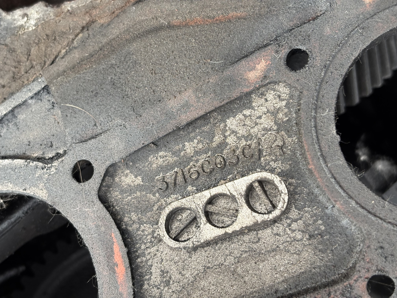 Perkins 1004.4 1004.4T 1006.6 1104C-44 1104D-E44T 3122A05A Koło Zamachowe Pokrywa Obudowa CZĘŚCI - Volanti për Makineri bujqësore: foto 2 Perkins 1004.4 1004.4T 1006.6 1104C-44 1104D-E44T 3122A05A Koło Zamachowe Pokrywa Obudowa CZĘŚCI - Volanti për Makineri bujqësore: foto 2