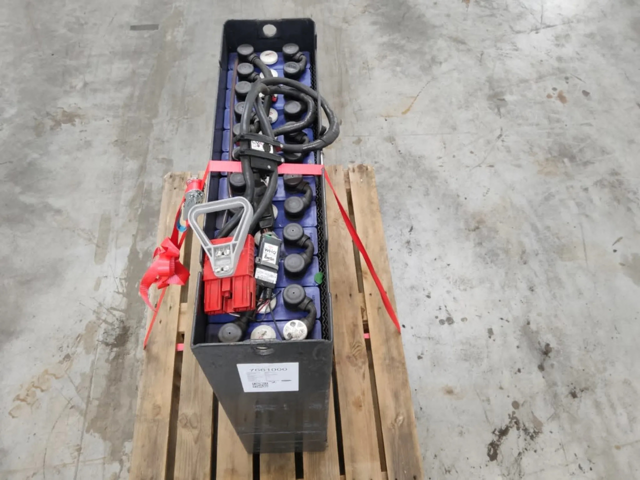 Battery 24V 24V 420Ah - Bateria për Pajisje për trajtimin e materialeve: foto 4 Battery 24V 24V 420Ah - Bateria për Pajisje për trajtimin e materialeve: foto 4
