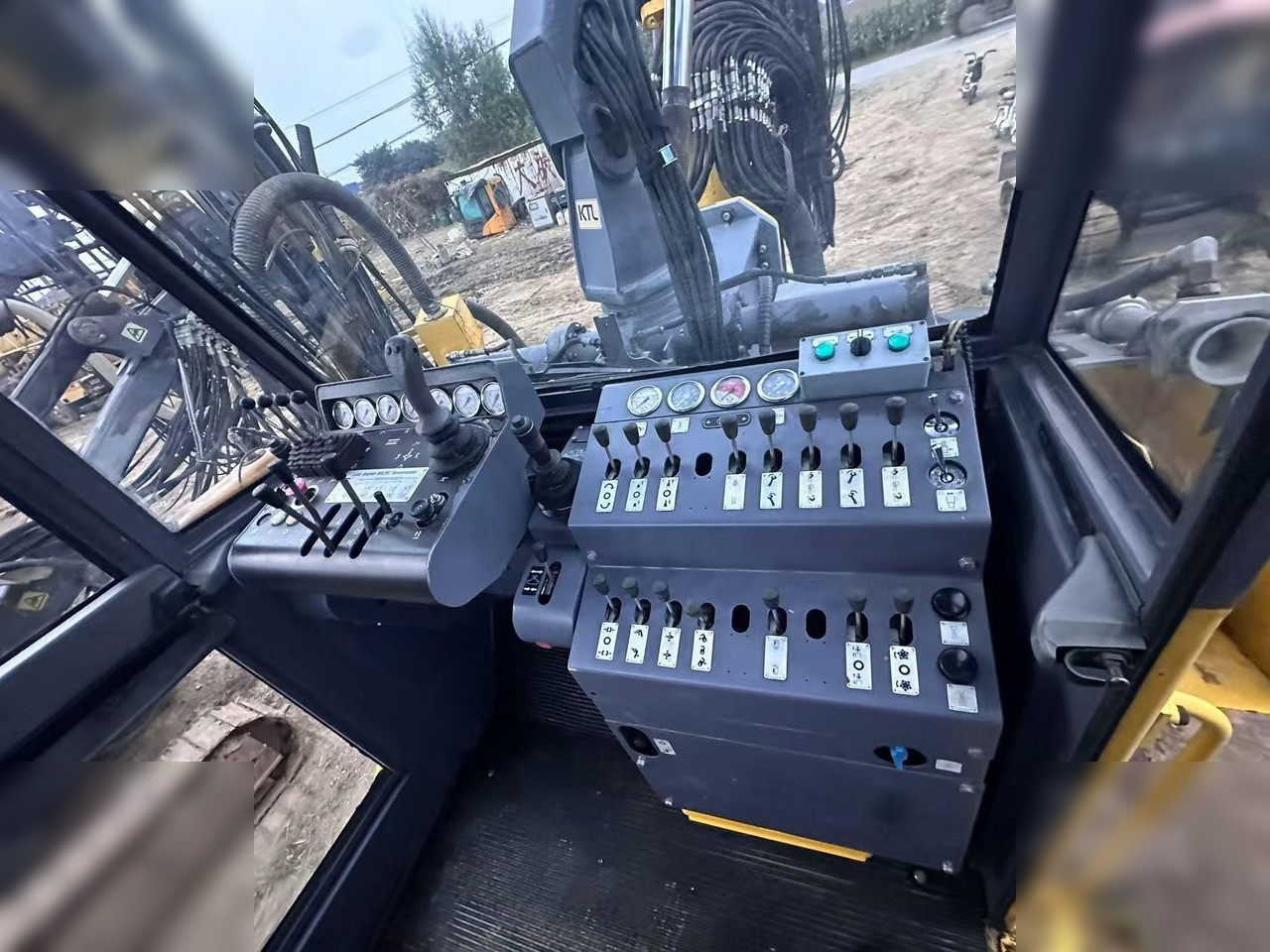 2008 ATLAS COPCO BOLTEC LC - Makineri e drejtuar për hapjen e rrugëve: foto 4 2008 ATLAS COPCO BOLTEC LC - Makineri e drejtuar për hapjen e rrugëve: foto 4