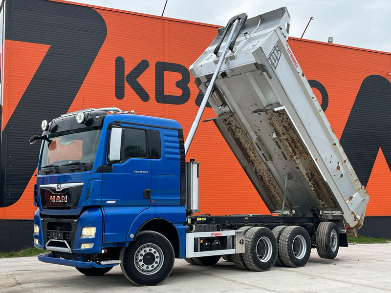 MAN TGX 35.640 8x4*4 INTARDER / BOX L=6010 mm - Kamion vetëshkarkues: foto 2 MAN TGX 35.640 8x4*4 INTARDER / BOX L=6010 mm - Kamion vetëshkarkues: foto 2