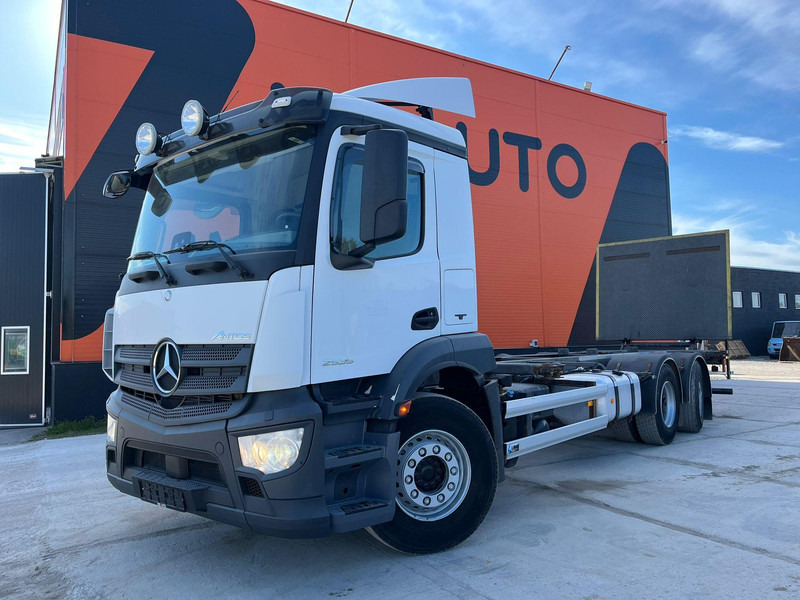 Mercedes-Benz Antos 2535 6x2*4 FOR SALE AS CHASSIS L=7788 mm - Kamion kabinë-shasi: foto 2 Mercedes-Benz Antos 2535 6x2*4 FOR SALE AS CHASSIS L=7788 mm - Kamion kabinë-shasi: foto 2