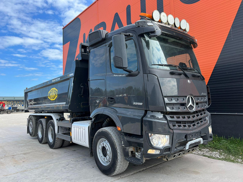 Mercedes-Benz Arocs 3258 8x4*4 BOX L=6014 mm - Kamion vetëshkarkues: foto 4 Mercedes-Benz Arocs 3258 8x4*4 BOX L=6014 mm - Kamion vetëshkarkues: foto 4