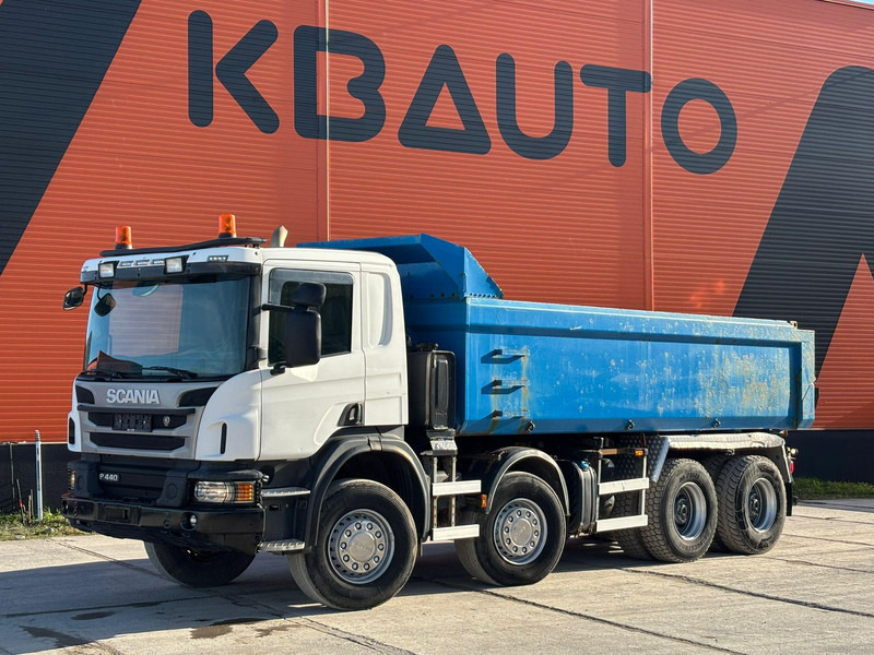 Scania P 440 8x4 RETARDER / FULL STEEL / BOX L=5850 mm - Kamion vetëshkarkues: foto 1 Scania P 440 8x4 RETARDER / FULL STEEL / BOX L=5850 mm - Kamion vetëshkarkues: foto 1