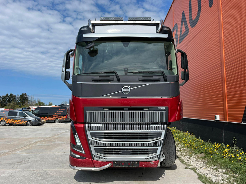 Volvo FH 16 750 8x4/4 DAMAGED ! - Kamion për transport druri, Kamion me vinç: foto 3 Volvo FH 16 750 8x4/4 DAMAGED ! - Kamion për transport druri, Kamion me vinç: foto 3