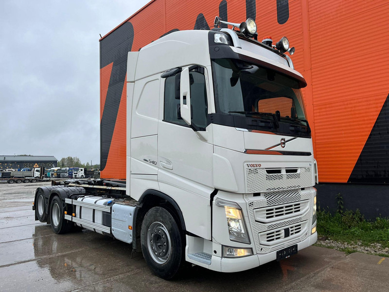 Volvo FH 540 6x4 HIAB 21 ton / L=5600 mm / RETARDER / TANDEM AXLE LIFT - Kamion vetëngarkues: foto 4 Volvo FH 540 6x4 HIAB 21 ton / L=5600 mm / RETARDER / TANDEM AXLE LIFT - Kamion vetëngarkues: foto 4