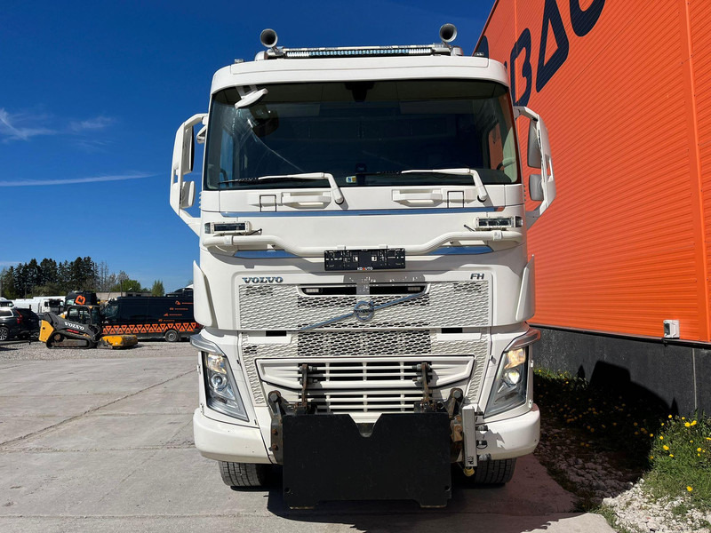 Volvo FH 540 8x4 RETARDER / TANDEM AXLE LIFT / BIG AXLES / BOX L=5704 mm - Kamion vetëshkarkues: foto 3 Volvo FH 540 8x4 RETARDER / TANDEM AXLE LIFT / BIG AXLES / BOX L=5704 mm - Kamion vetëshkarkues: foto 3