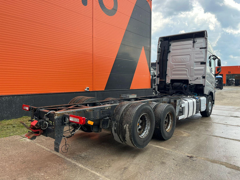 Volvo FH 750 6x4 CHASSIS L=6970 / RETARDER / PTO / TANDEM AXLE LIFT - Kamion kabinë-shasi: foto 5 Volvo FH 750 6x4 CHASSIS L=6970 / RETARDER / PTO / TANDEM AXLE LIFT - Kamion kabinë-shasi: foto 5