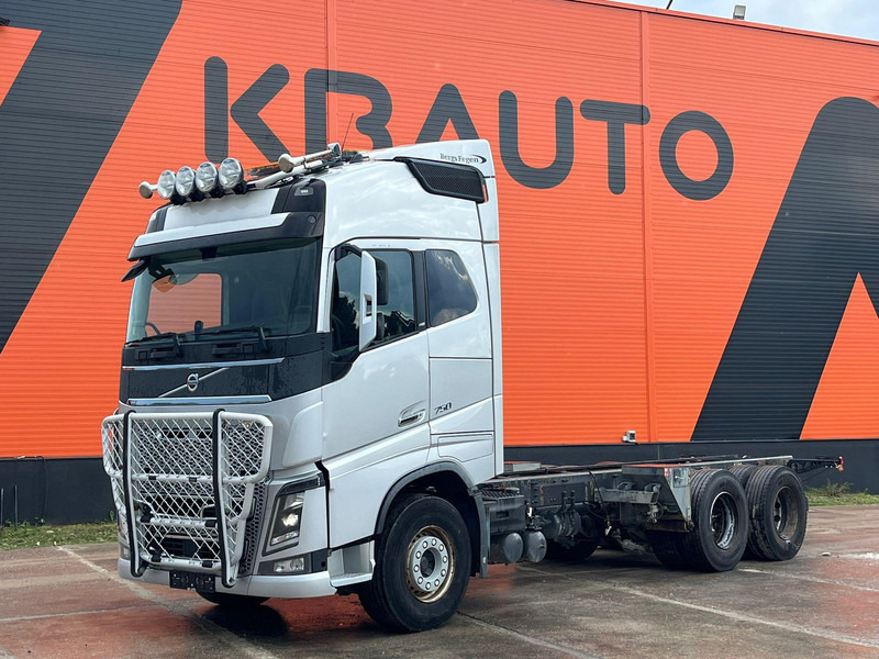 Volvo FH 750 6x4 CHASSIS L=6970 / RETARDER / PTO / TANDEM AXLE LIFT - Kamion kabinë-shasi: foto 1 Volvo FH 750 6x4 CHASSIS L=6970 / RETARDER / PTO / TANDEM AXLE LIFT - Kamion kabinë-shasi: foto 1