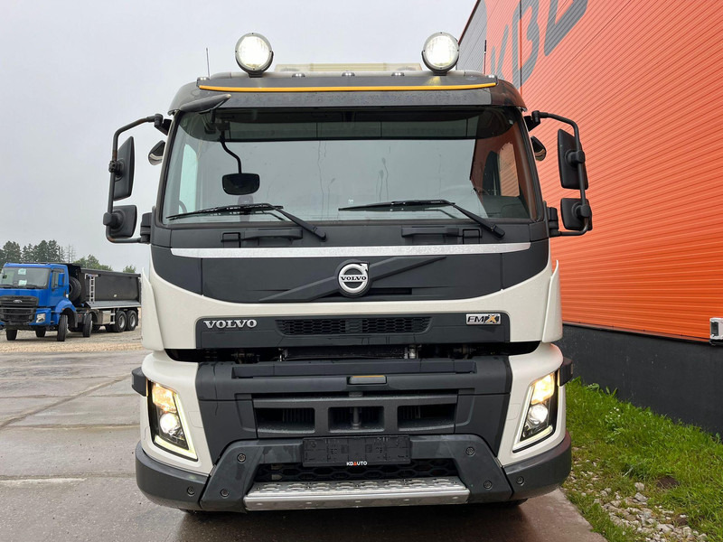 Volvo FMX 540 8x4 TANDEM AXLE LIFT / BIG AXLES / BOX L=5695 mm - Kamion vetëshkarkues: foto 3 Volvo FMX 540 8x4 TANDEM AXLE LIFT / BIG AXLES / BOX L=5695 mm - Kamion vetëshkarkues: foto 3
