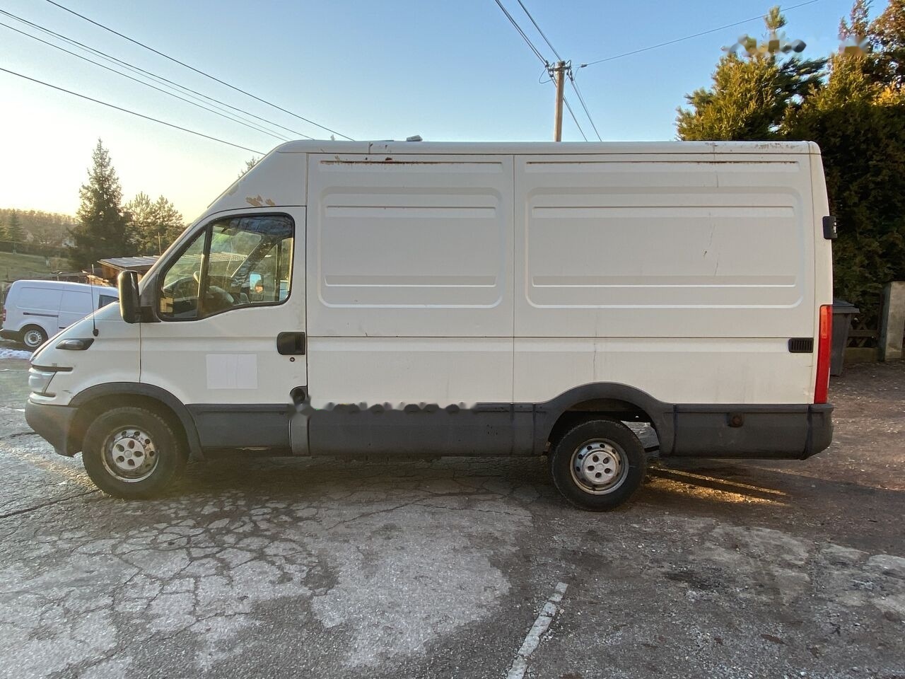 IVECO Daily 35S12 - Furgon: foto 2 IVECO Daily 35S12 - Furgon: foto 2