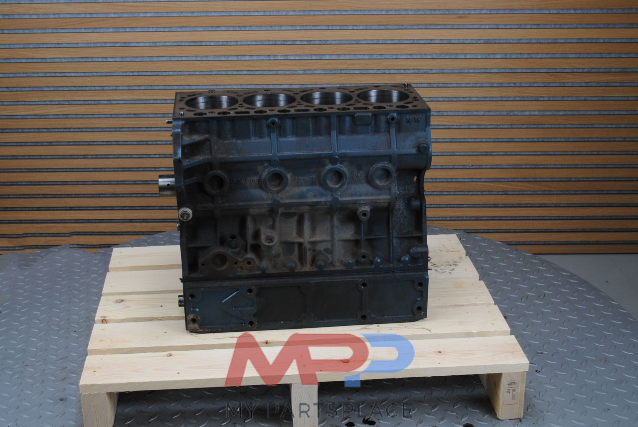 Kubota Blok Kubota V3300 - Blloku i cilindrit për Makineri ndërtimi: foto 4 Kubota Blok Kubota V3300 - Blloku i cilindrit për Makineri ndërtimi: foto 4