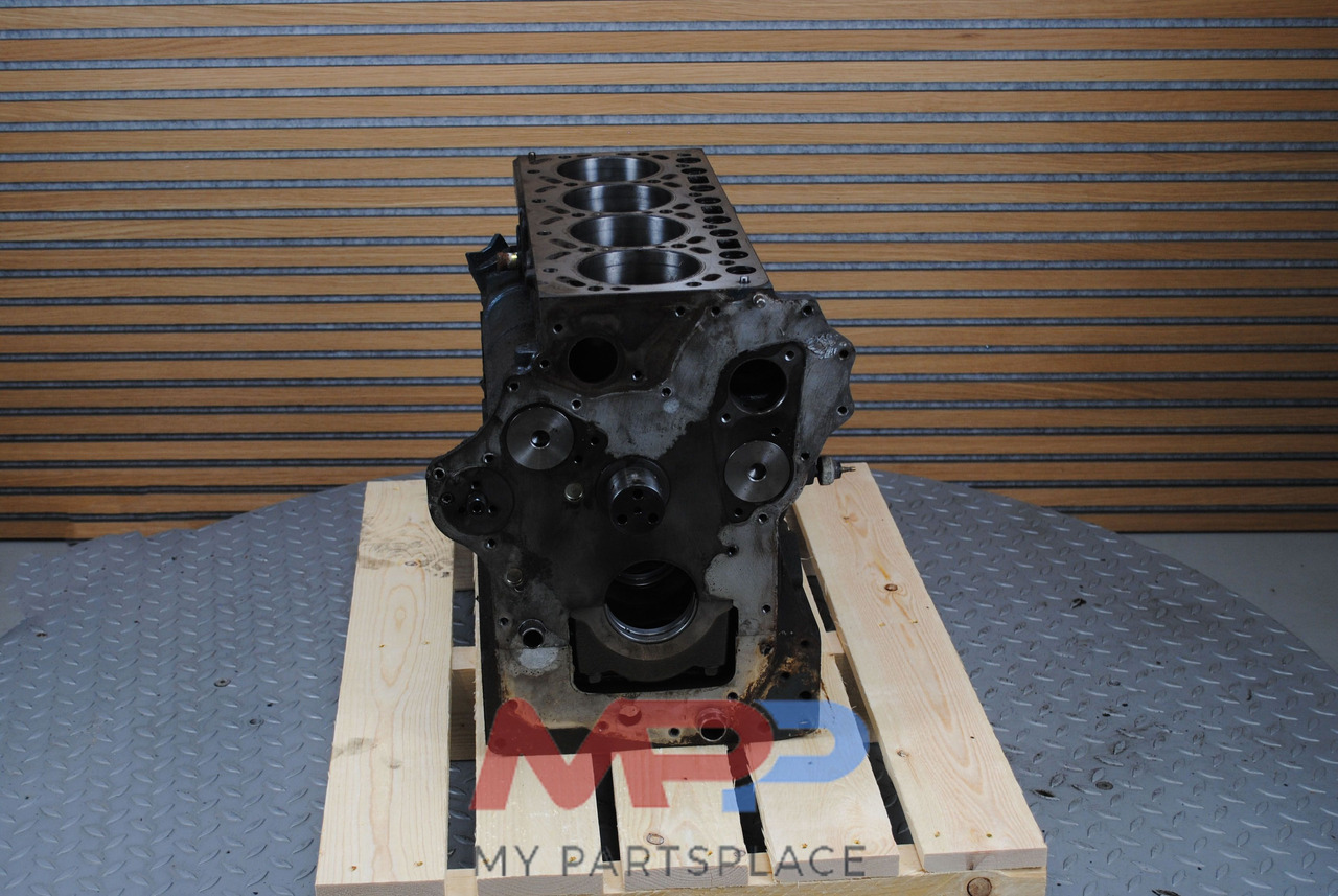 Kubota Blok Kubota V3300 - Blloku i cilindrit për Makineri ndërtimi: foto 3 Kubota Blok Kubota V3300 - Blloku i cilindrit për Makineri ndërtimi: foto 3