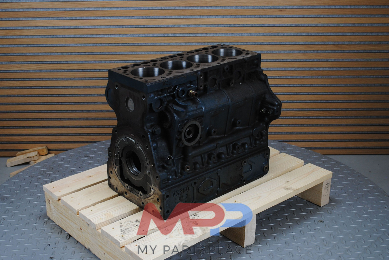 Kubota Blok Kubota V3300 - Blloku i cilindrit për Makineri ndërtimi: foto 1 Kubota Blok Kubota V3300 - Blloku i cilindrit për Makineri ndërtimi: foto 1