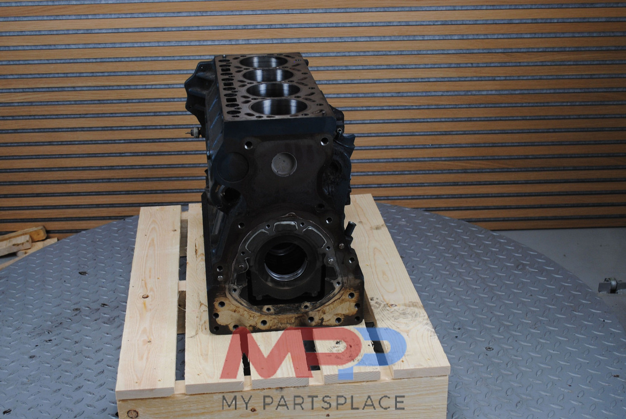 Kubota Blok Kubota V3300 - Blloku i cilindrit për Makineri ndërtimi: foto 5 Kubota Blok Kubota V3300 - Blloku i cilindrit për Makineri ndërtimi: foto 5