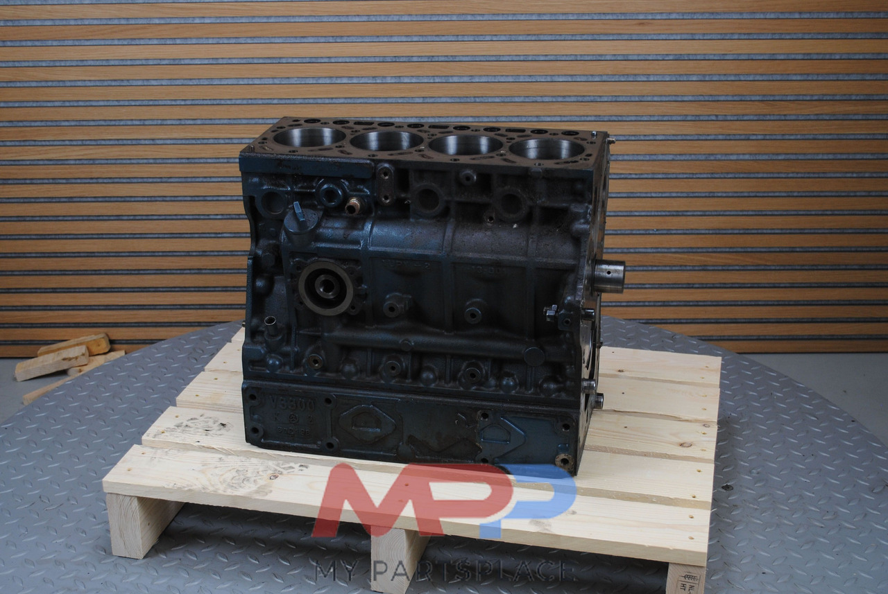 Kubota Blok Kubota V3300 - Blloku i cilindrit për Makineri ndërtimi: foto 2 Kubota Blok Kubota V3300 - Blloku i cilindrit për Makineri ndërtimi: foto 2