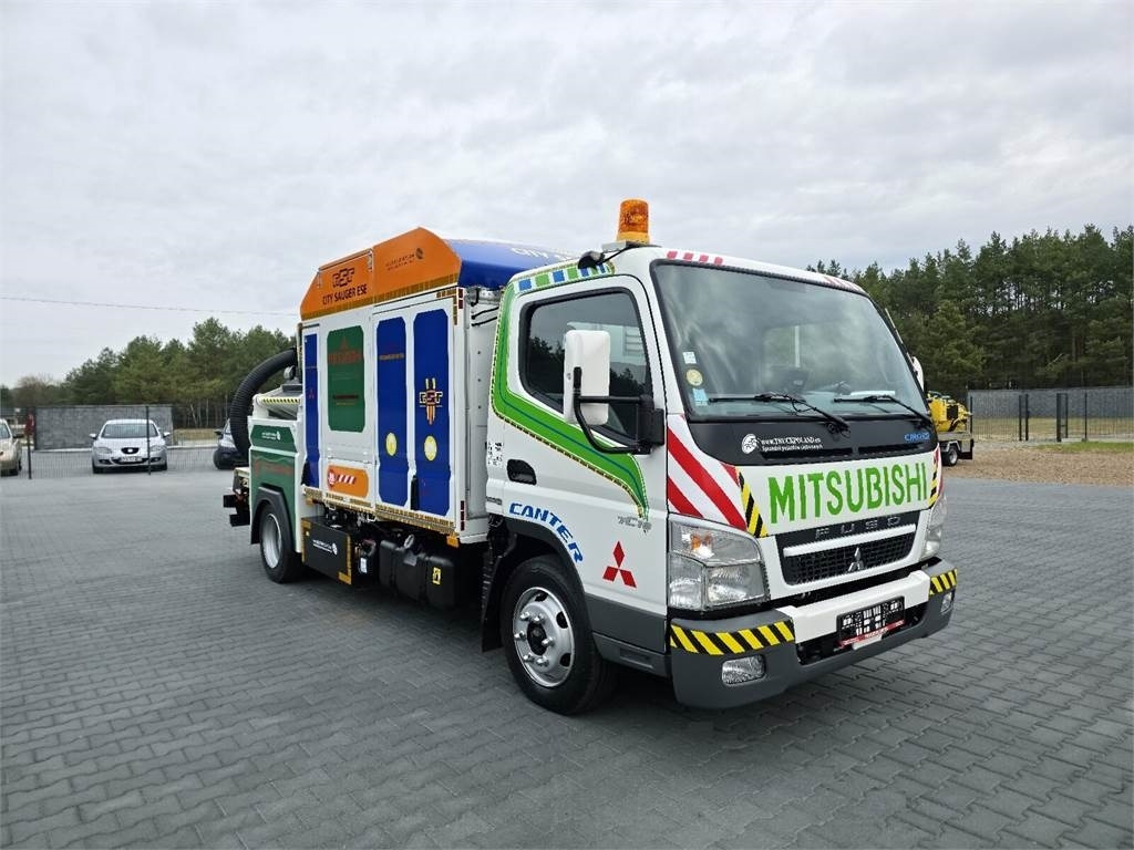 Mitsubishi CANTER odkurzacz koparka ssąca Saugbagger CITY SAU - Kamion me vakuum: foto 2 Mitsubishi CANTER odkurzacz koparka ssąca Saugbagger CITY SAU - Kamion me vakuum: foto 2