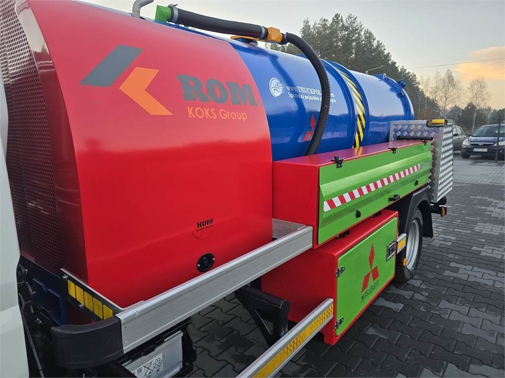 Mitsubishi ROM SMART COMBI WUKO HOT WATER FOR CLEANING SEWAGE - Kamion me vakuum: foto 2 Mitsubishi ROM SMART COMBI WUKO HOT WATER FOR CLEANING SEWAGE - Kamion me vakuum: foto 2