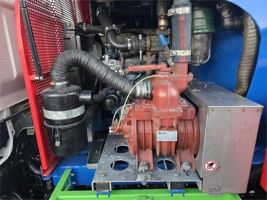 Mitsubishi ROM SMART COMBI WUKO HOT WATER FOR CLEANING SEWAGE - Kamion me vakuum: foto 3 Mitsubishi ROM SMART COMBI WUKO HOT WATER FOR CLEANING SEWAGE - Kamion me vakuum: foto 3