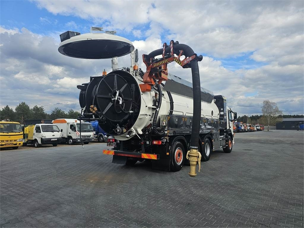 Volvo WUKO ADR ROLBA FOR CLEANING CHANNELS COMBI - Mjet bujqësor/ Special: foto 1 Volvo WUKO ADR ROLBA FOR CLEANING CHANNELS COMBI - Mjet bujqësor/ Special: foto 1