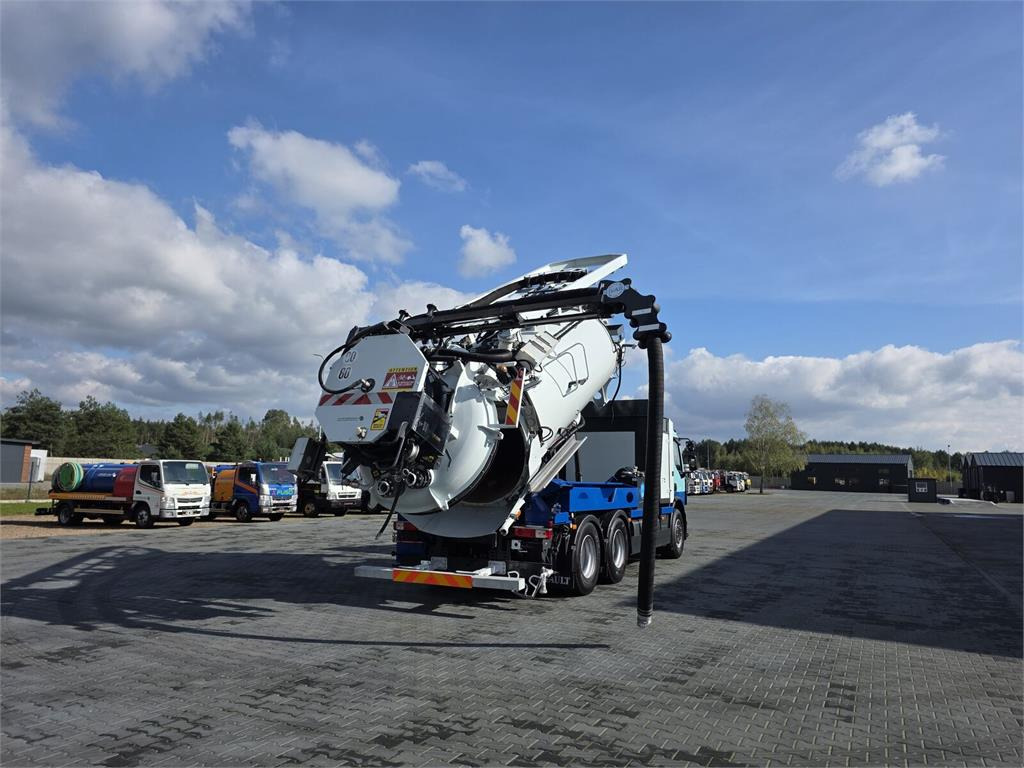 Renault 6x4 WUKO RIVARD RECYTLING for collecting liquid wa - Kamion me vakuum: foto 1 Renault 6x4 WUKO RIVARD RECYTLING for collecting liquid wa - Kamion me vakuum: foto 1