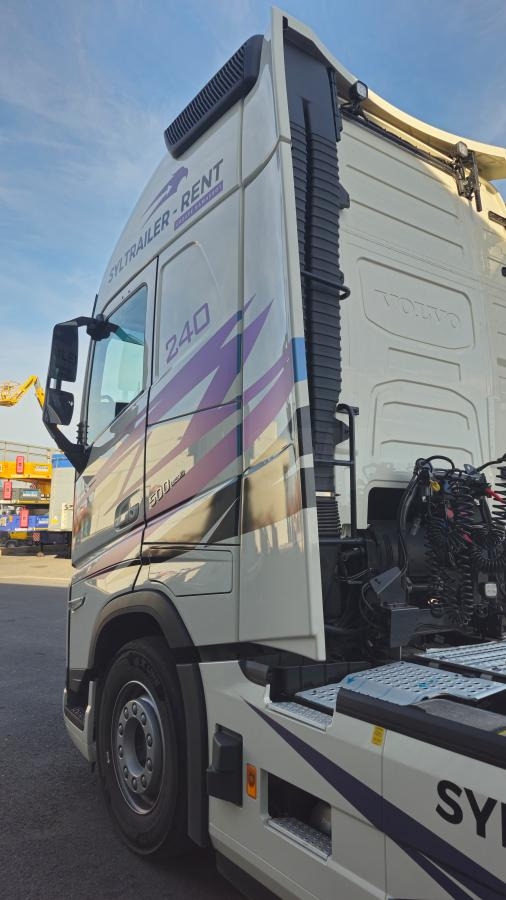 Volvo FH 500 AERO Globetrotter XXL (Location / Rent) - Gjysmë-kamion: foto 4 Volvo FH 500 AERO Globetrotter XXL (Location / Rent) - Gjysmë-kamion: foto 4