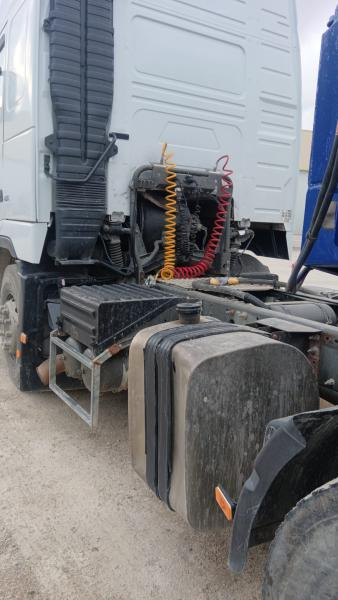 Volvo FH12 430 - Gjysmë-kamion: foto 4 Volvo FH12 430 - Gjysmë-kamion: foto 4