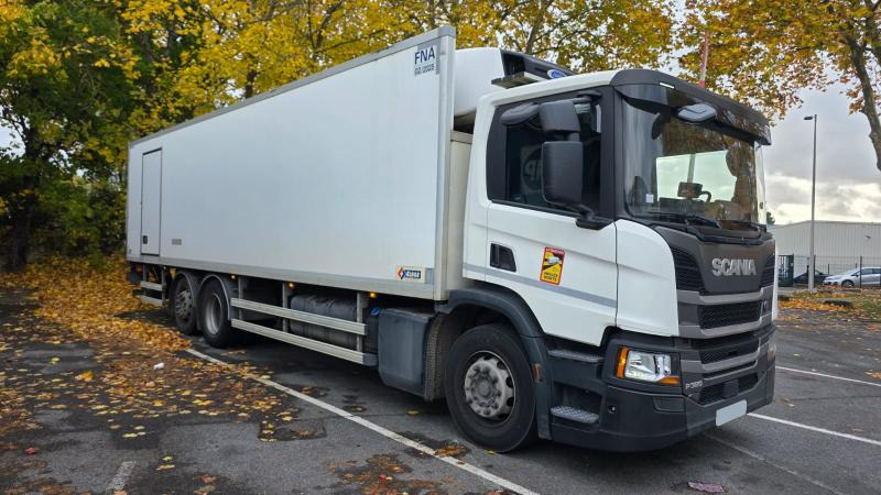 Scania P 320 - Kamion frigorifer: foto 1 Scania P 320 - Kamion frigorifer: foto 1