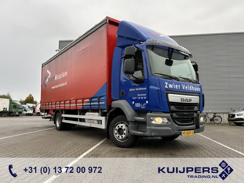 DAF LF 210 FA / 12 Ton / 471 dkm / Curtainside / Loadlift / APK TUV 06-26 - Kamion me tendë: foto 1 DAF LF 210 FA / 12 Ton / 471 dkm / Curtainside / Loadlift / APK TUV 06-26 - Kamion me tendë: foto 1