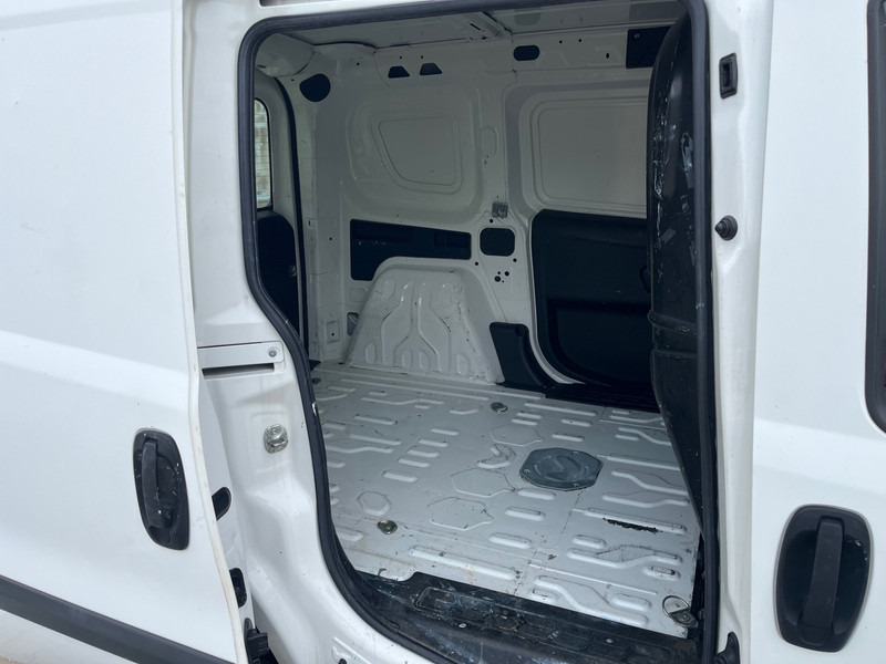 Fiat Dobló Cargo 1.3 MultiJet / NL Van - Furgon i vogël: foto 3 Fiat Dobló Cargo 1.3 MultiJet / NL Van - Furgon i vogël: foto 3