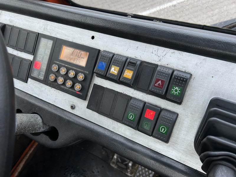 Terberg YT 182 Terminal Tractor / Allison - Cummins - Gjysmë-kamion: foto 5 Terberg YT 182 Terminal Tractor / Allison - Cummins - Gjysmë-kamion: foto 5