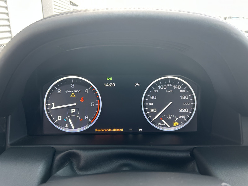 Land Rover Range Rover Vogue TD V8 / 2 Seats / Leder / APK TUV 05-26 - Furgon i vogël: foto 5 Land Rover Range Rover Vogue TD V8 / 2 Seats / Leder / APK TUV 05-26 - Furgon i vogël: foto 5