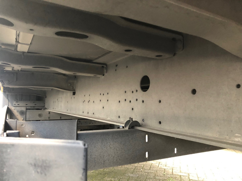 Schmitz Cargobull SCB S3B / 3 as / 2x Liftas / Box / APK TUV 05-25 - Gjysmë rimorkio me vagonetë të mbyllur: foto 5 Schmitz Cargobull SCB S3B / 3 as / 2x Liftas / Box / APK TUV 05-25 - Gjysmë rimorkio me vagonetë të mbyllur: foto 5