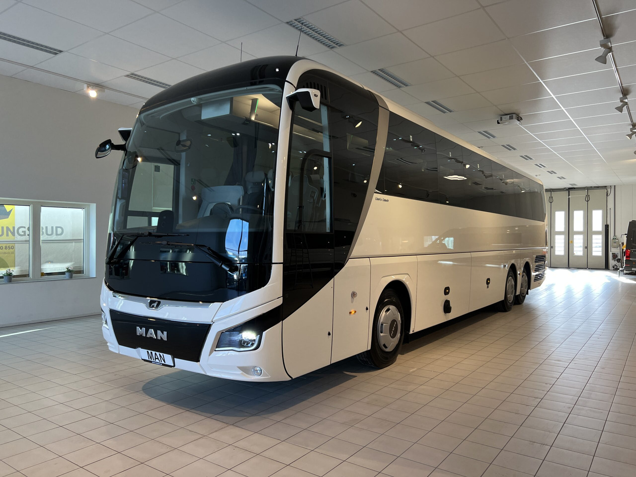MAN Lions Coach R09 Euro 6E (Dark Edition) - Autobus urban: foto 3 MAN Lions Coach R09 Euro 6E (Dark Edition) - Autobus urban: foto 3