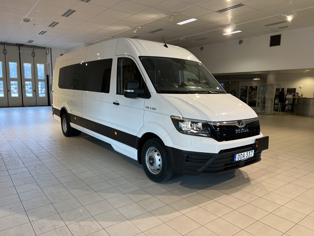 MAN TGE 5.160 Intercity - Minibus, Furgon pasagjerësh: foto 1 MAN TGE 5.160 Intercity - Minibus, Furgon pasagjerësh: foto 1