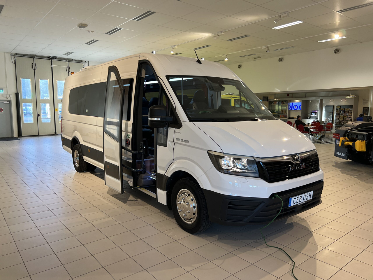 MAN TGE Businessline / VIP - Minibus, Furgon pasagjerësh: foto 1 MAN TGE Businessline / VIP - Minibus, Furgon pasagjerësh: foto 1