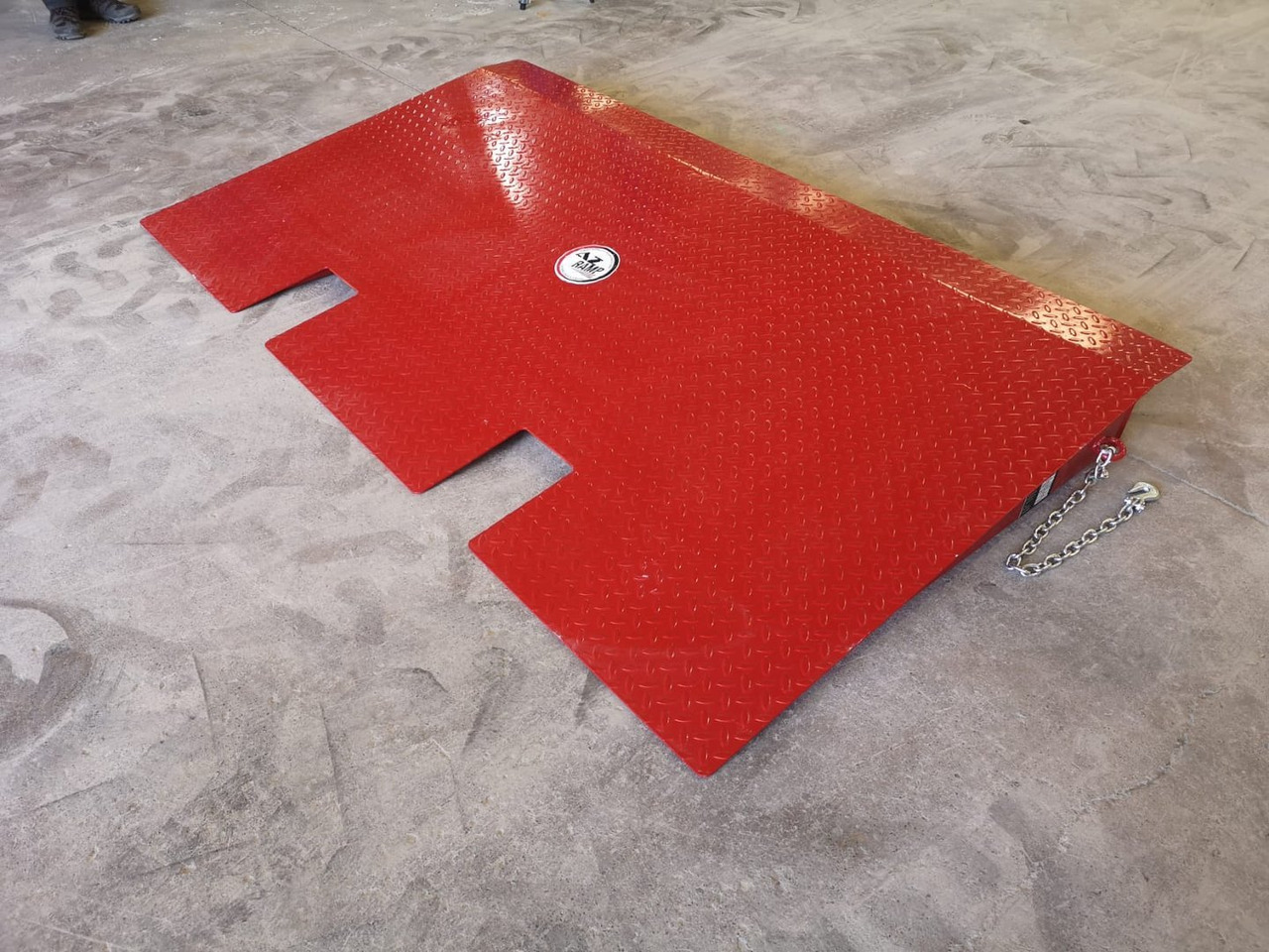 Compact Container access ramp . AZ RAMP - HCRN-06. 6 000 Kg - Rampa e ngarkimit: foto 2 Compact Container access ramp . AZ RAMP - HCRN-06. 6 000 Kg - Rampa e ngarkimit: foto 2
