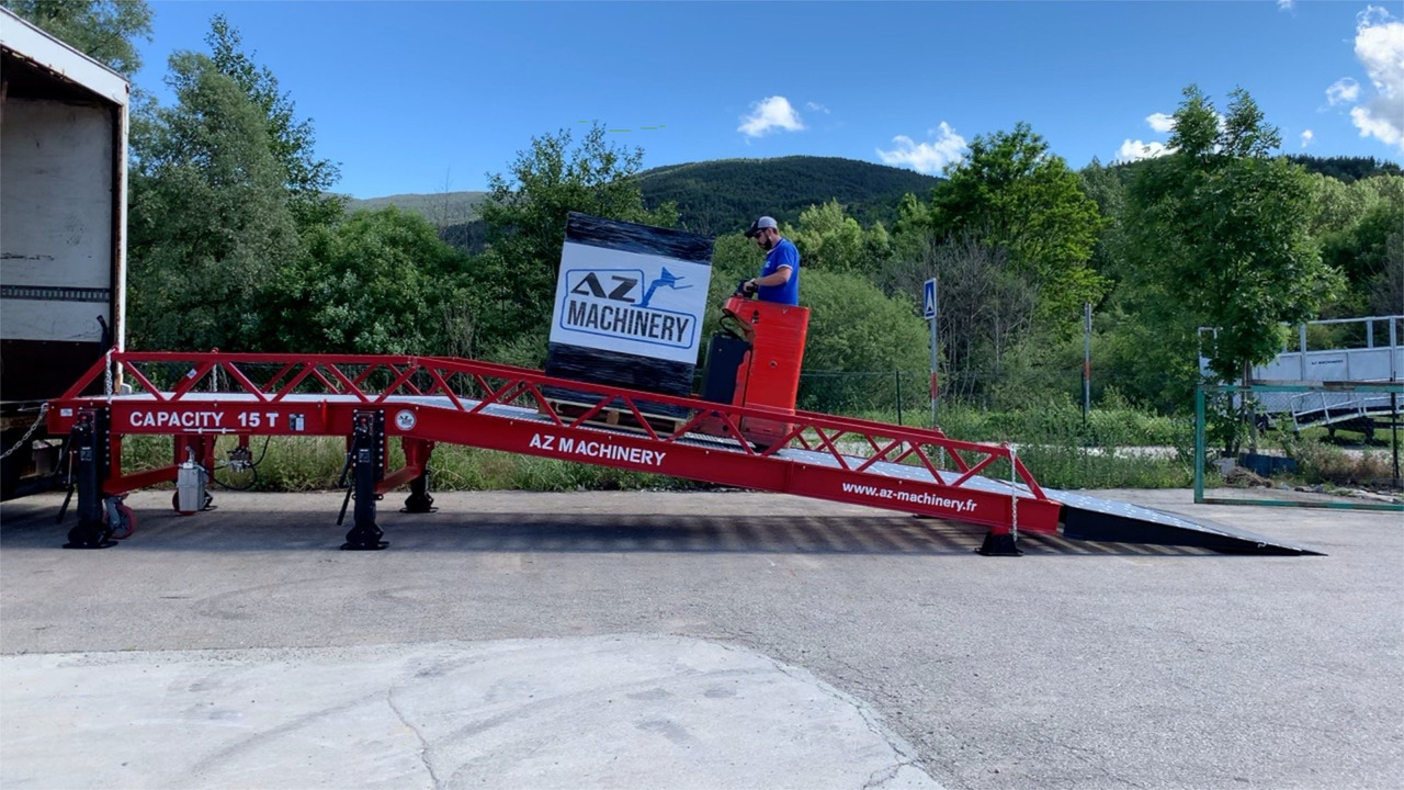 Loading Ramp with with hydraulic tilting bridge - AZ RAMP - STAR- 8T. 8 ton capacity - Rampa e ngarkimit: foto 4 Loading Ramp with with hydraulic tilting bridge - AZ RAMP - STAR- 8T. 8 ton capacity - Rampa e ngarkimit: foto 4