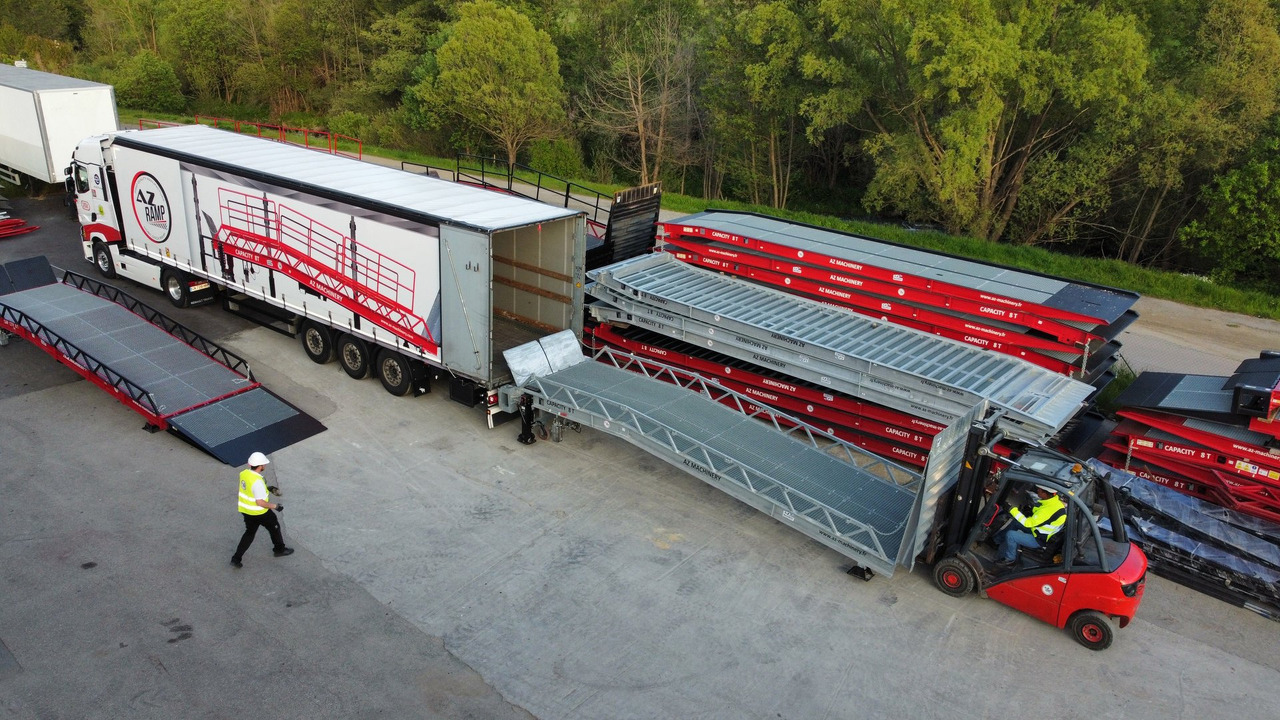Loading Ramp with with hydraulic tilting bridge - AZ RAMP - STAR- 8T FULL GALVA - Rampa e ngarkimit: foto 2 Loading Ramp with with hydraulic tilting bridge - AZ RAMP - STAR- 8T FULL GALVA - Rampa e ngarkimit: foto 2