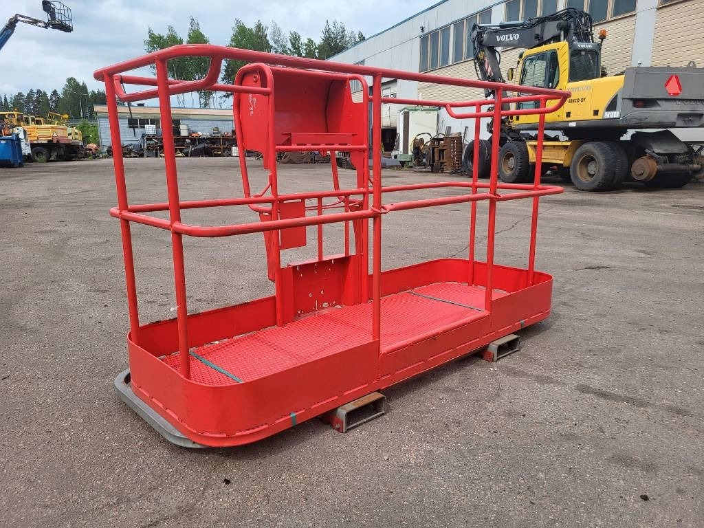 Manitou 200 ATJ kori - Ngritës me direk vertikal: foto 1 Manitou 200 ATJ kori - Ngritës me direk vertikal: foto 1