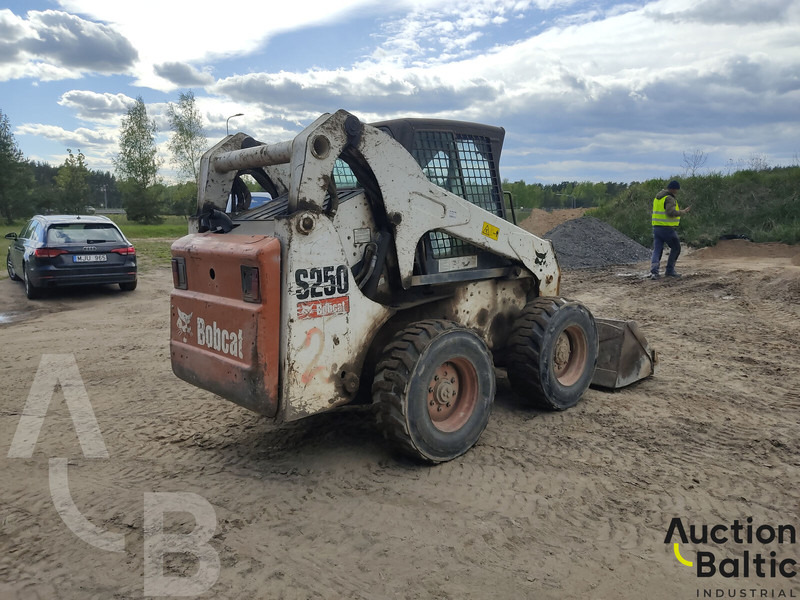 Bobcat S 250 - Mini fadrom: foto 4 Bobcat S 250 - Mini fadrom: foto 4