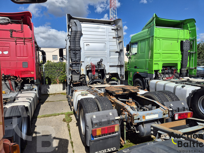 Volvo FH12 - Gjysmë-kamion: foto 4 Volvo FH12 - Gjysmë-kamion: foto 4