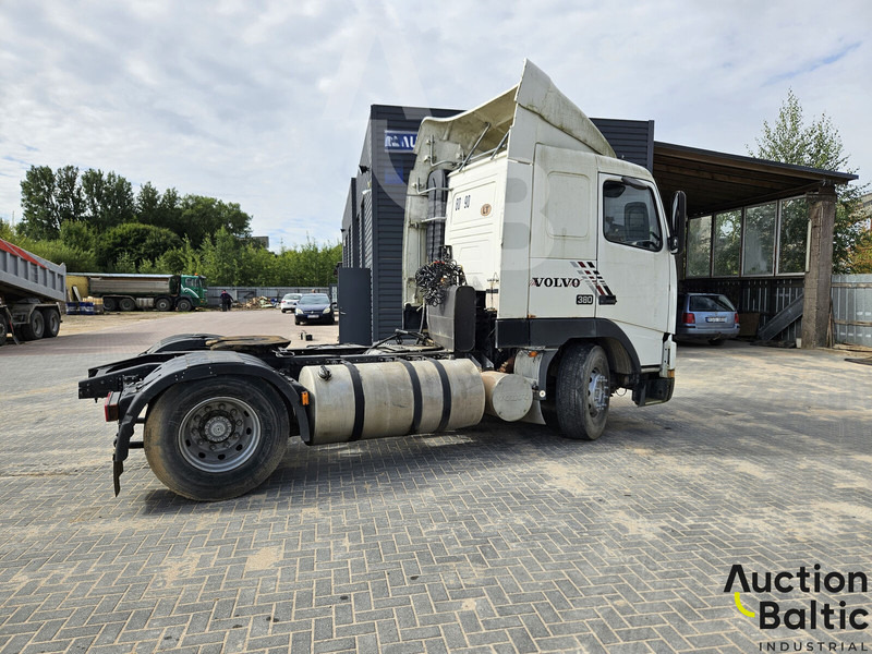 Volvo FH12 - Gjysmë-kamion: foto 4 Volvo FH12 - Gjysmë-kamion: foto 4