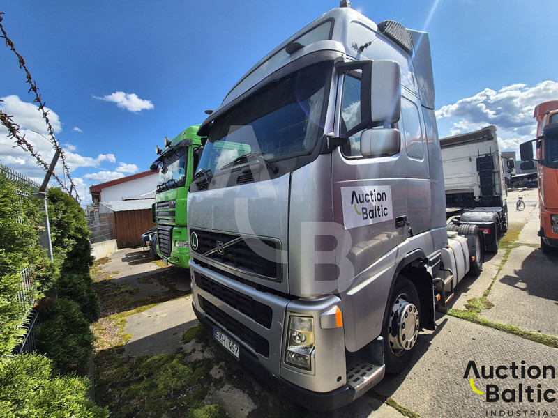 Volvo FH12 - Gjysmë-kamion: foto 1 Volvo FH12 - Gjysmë-kamion: foto 1